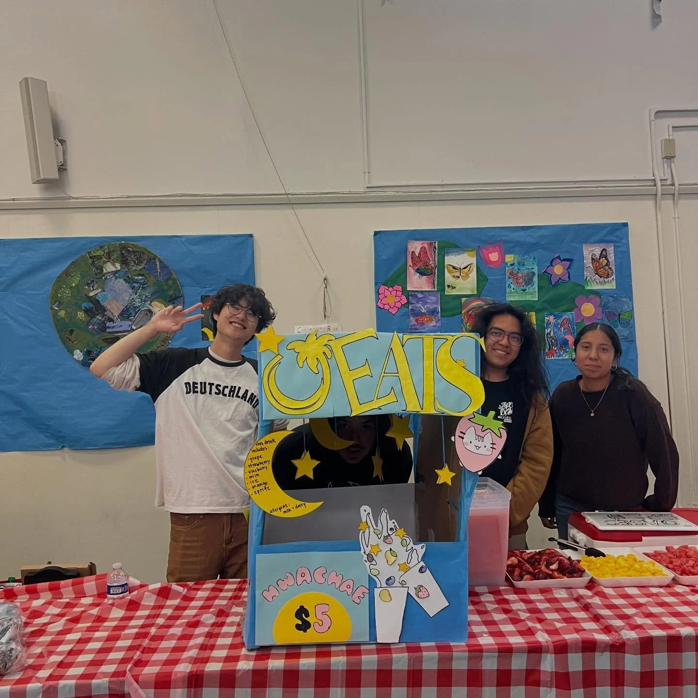 some pictures and videos from our hwachae sale at franklin elementary! 

ebayc hosts a night market for their students to gain the opportunity to eat delicious food while simultaneously learning practical financial skills! we decided to sold hwachae 