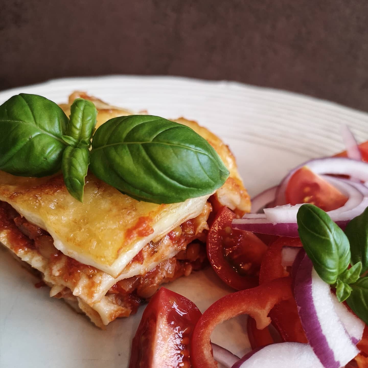 Veggie lasagne! 🍅🍅🍅🍅🧀 Klassisk lasagne, uten kj&oslash;tt, men fortsatt med tomatsmak!🍅🍅 Oppskrift p&aring; Matmaraton.com!