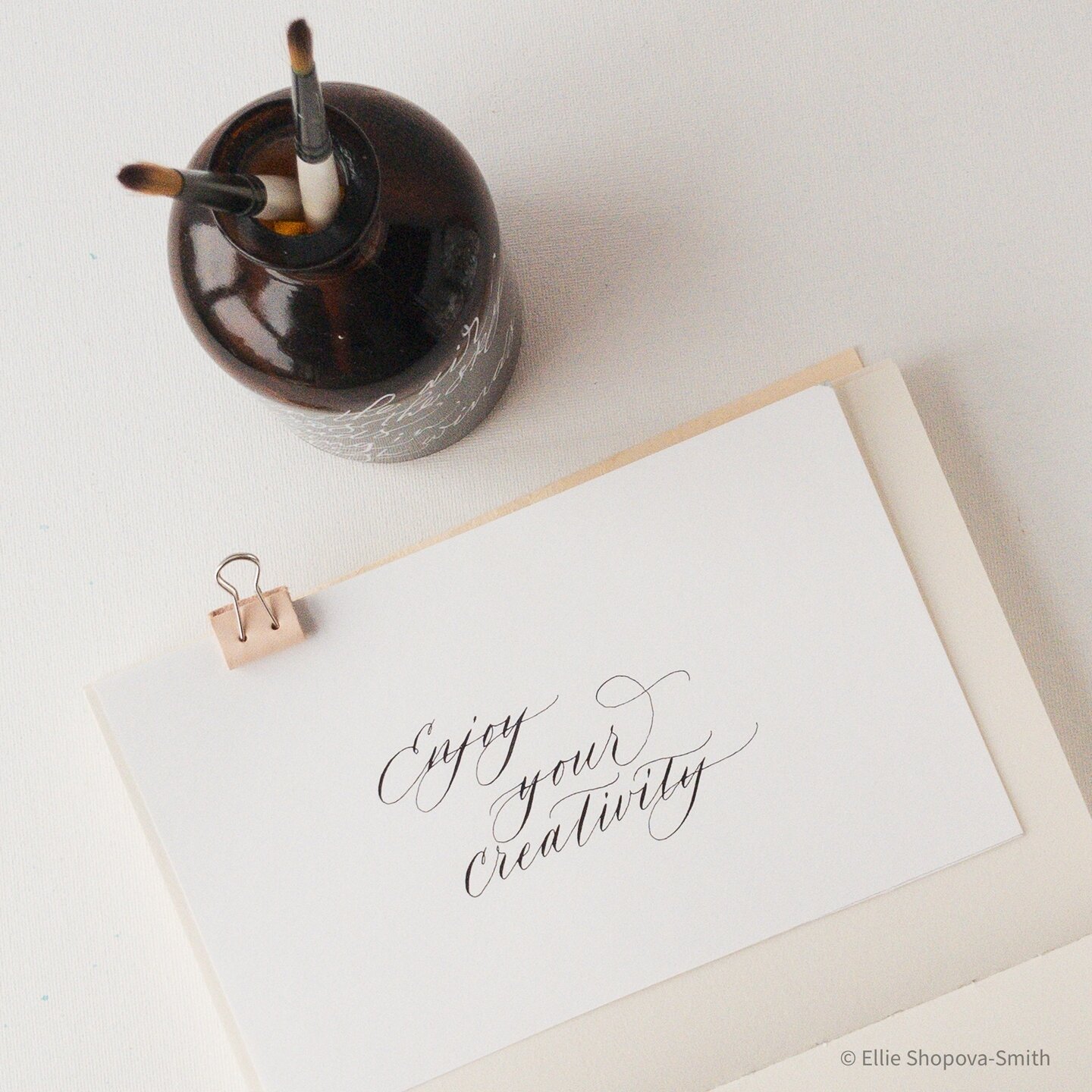 It's nearly the weekend... Exploring new calligraphy styles is one of my favourite ways to unwind. Have you got anything creative planned?✍🏼❤️🖋️