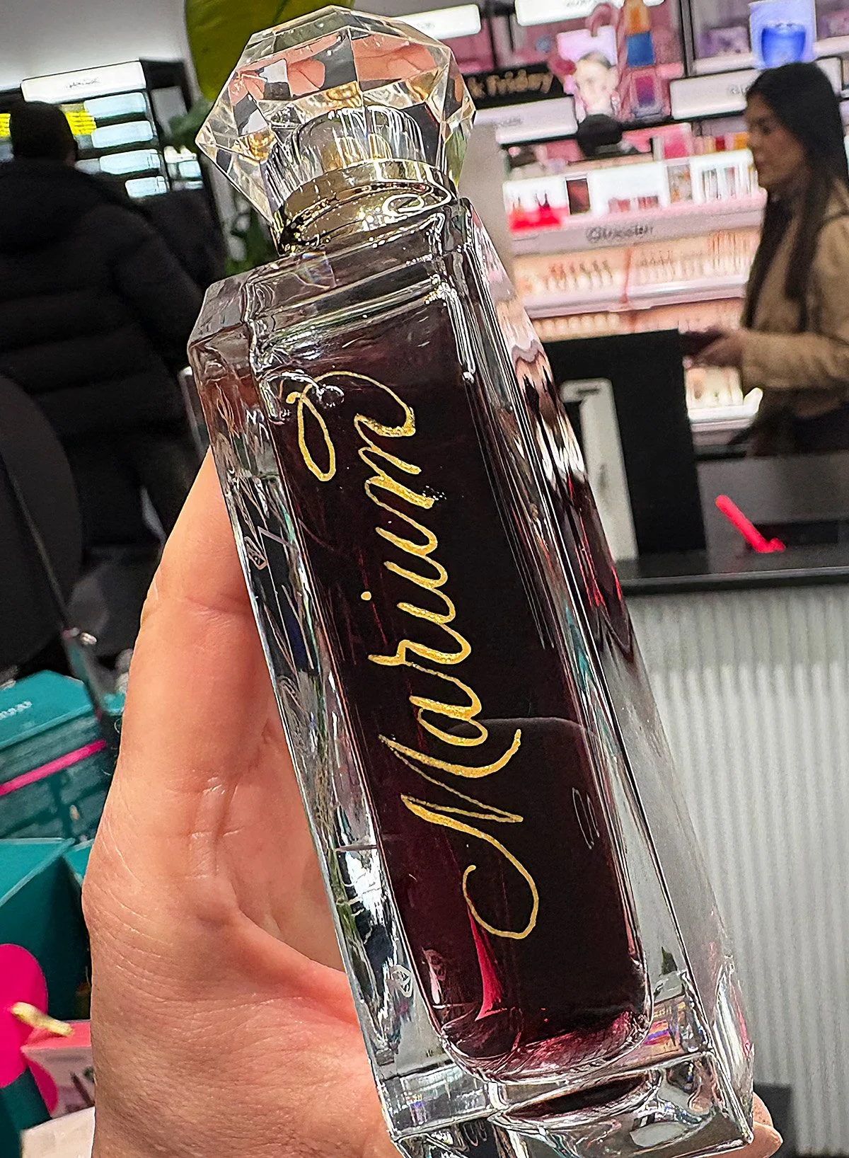 Kayali perfume personalisation floral illustrations 1.jpg