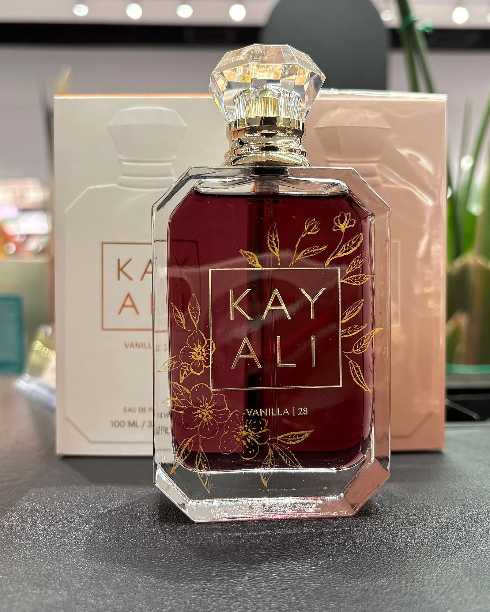 Kayali perfume personalisation floral illustrations 8.jpg