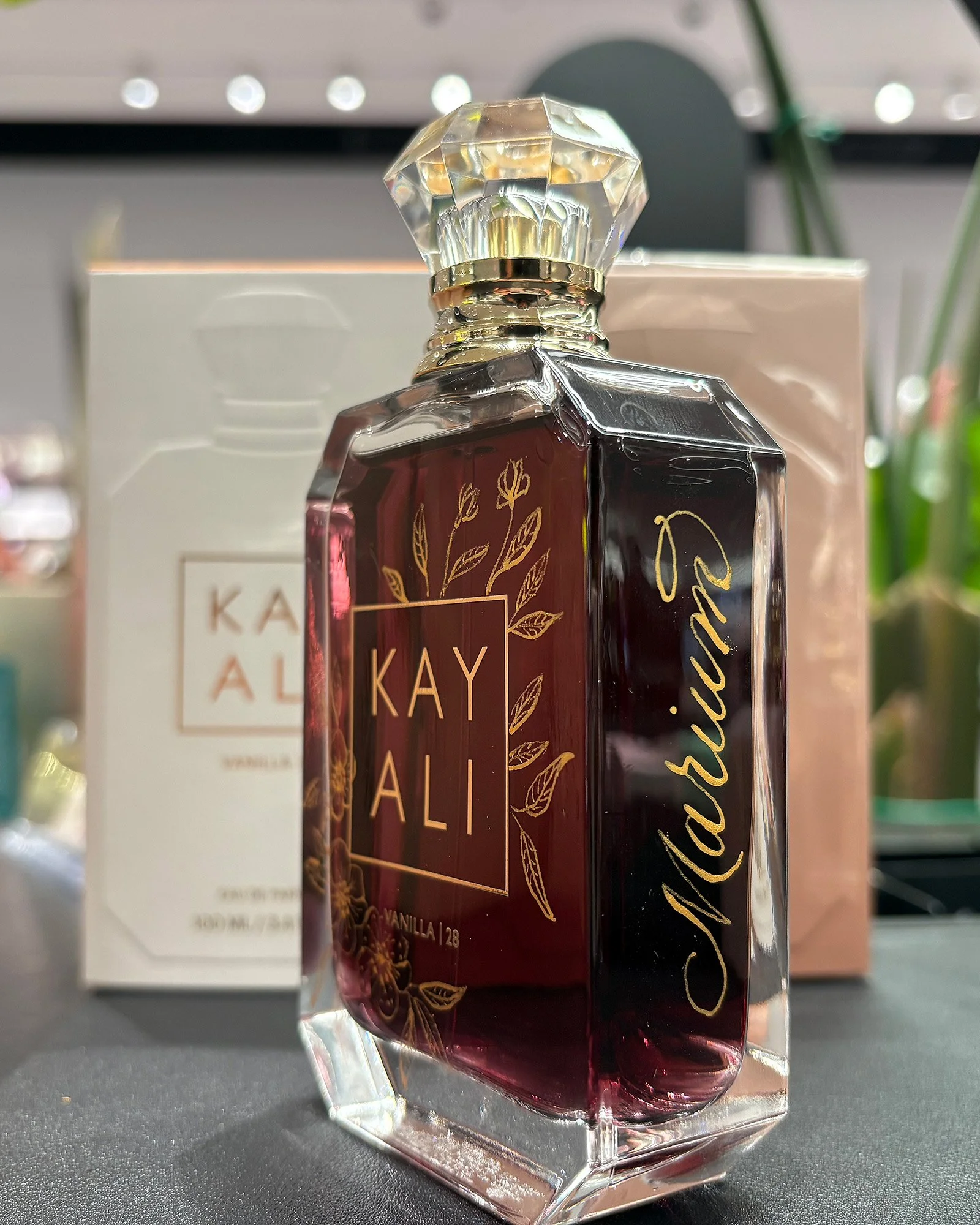 Kayali perfume personalisation floral illustrations 6.jpg