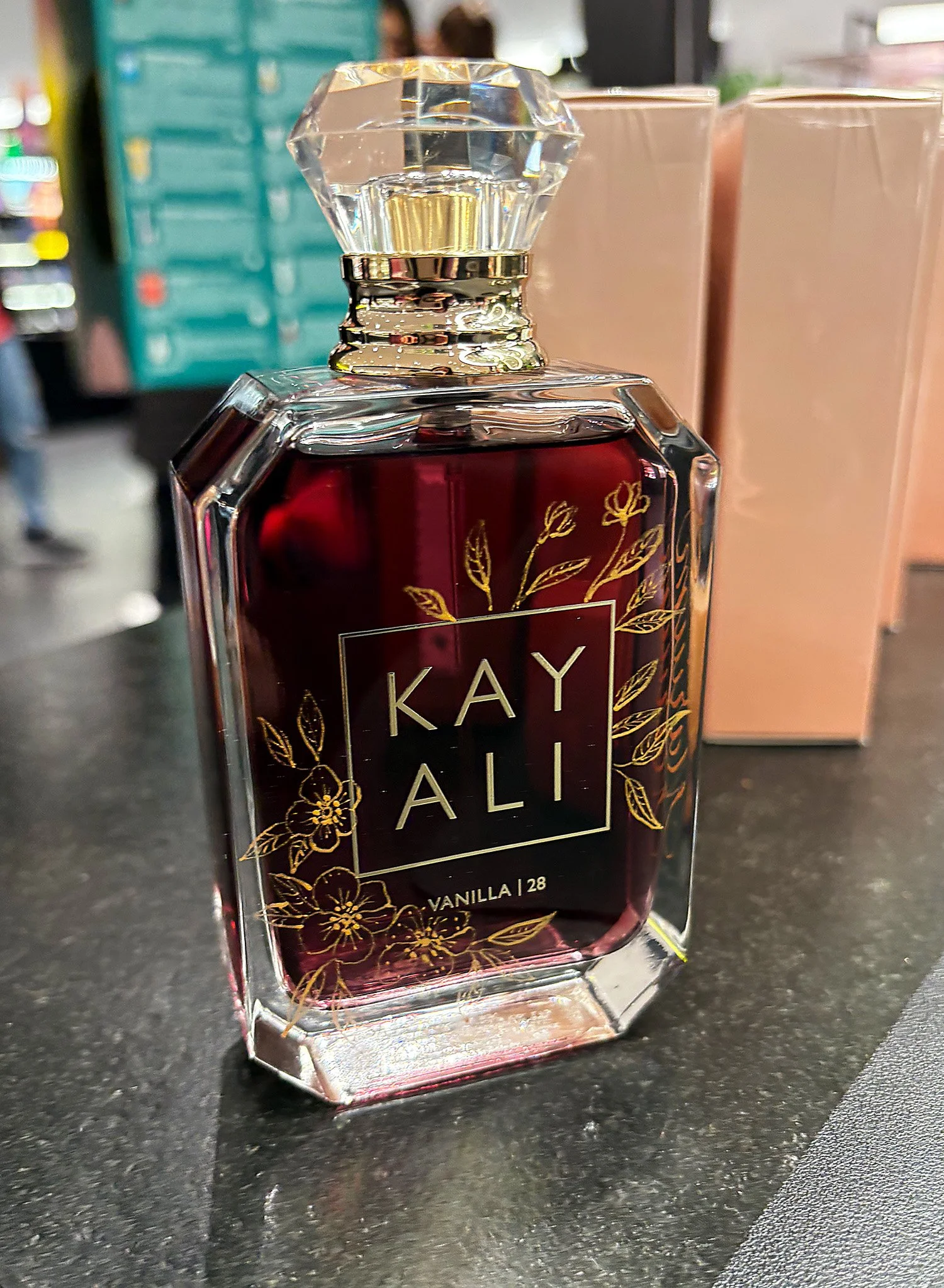 Kayali perfume personalisation floral illustrations 5.jpg