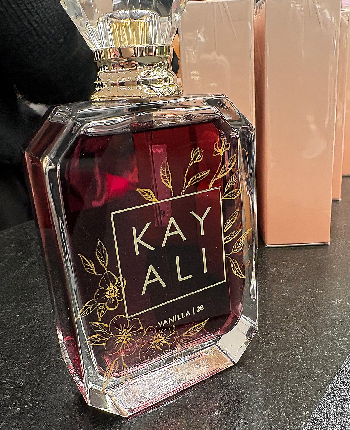 Kayali perfume personalisation floral illustrations 4.jpg