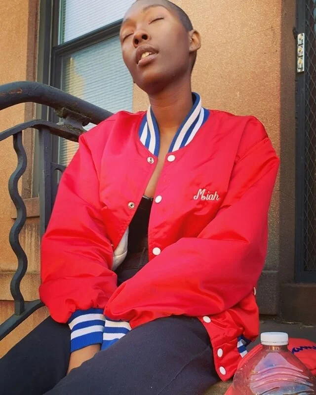 Another killin #stoophang with some 🔥🔥 free style sangin. Mad love to @jordanisagirlname for coming through and gracing the stoop with her beautiful voice. 🎶🙏🏽 @nattyfrenchy who can literally play anything and my girl @thevirginartiste for captu