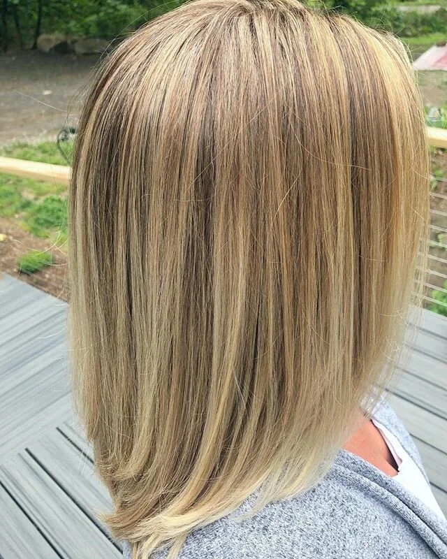 In Bloom 🌻 the weather is fine but the hair is soooooo good!
.
.
.Gray coverage, blonding and a big ol&rsquo; chop all in one! Done using all @pulpriothair lighteners, color and toner
.
.
.
.
.#beforeandafter #blondehair #blonde #honeyblonde #carame