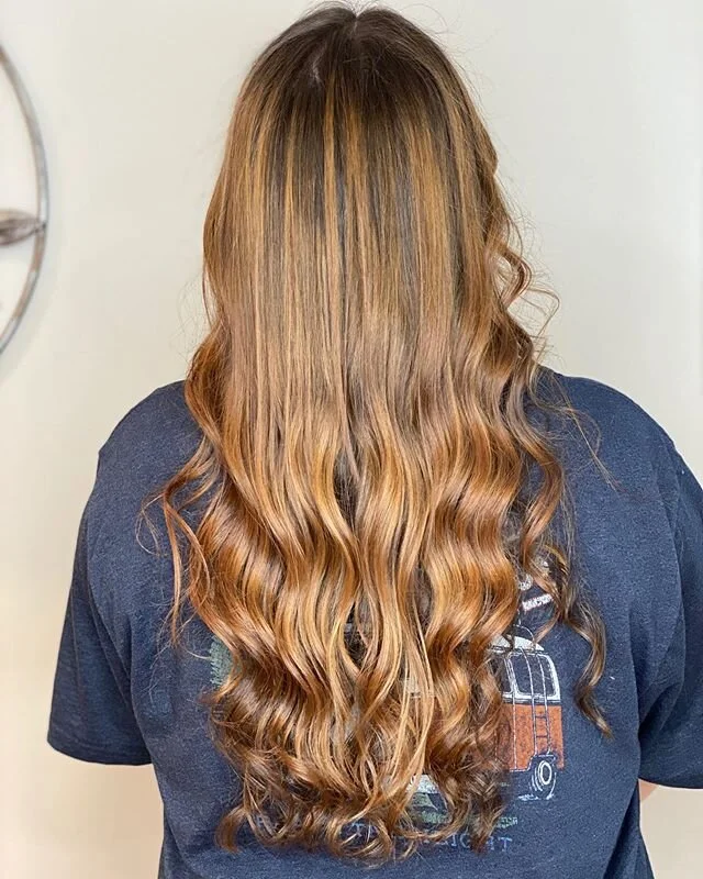 I&rsquo;ve done a lottt of foils this week but there is something I love about a traditional balayage! .
.
.
.
#balayage #caramelbalayage #brunettebalayage #brownbalayage #brondebalayage #ittakesapro #licensedtocreate #salonlife #stylistlife #pulprio