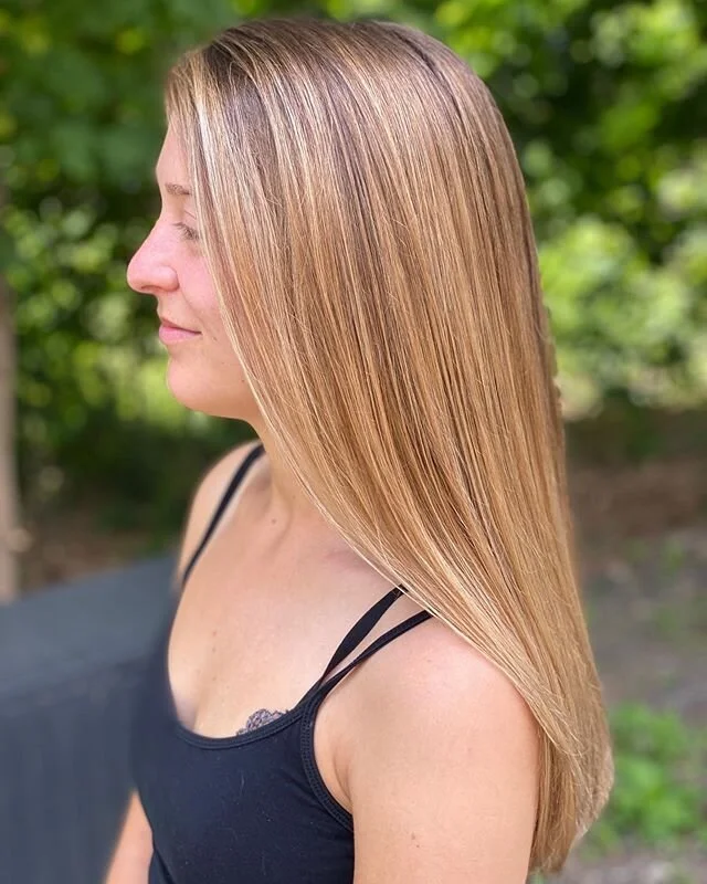 Balayage refresh for the lovely @taychreesh 🌿 .
.
.
.All @pulpriothair ! Clay lightener and natural/ash rapid toners ⚡️
.
.
.
.
.#balayage #balayagehair #blondebalayage #brunettebalayage #brondebalayage #honeyblondehair #blonde #blondehighlights #st