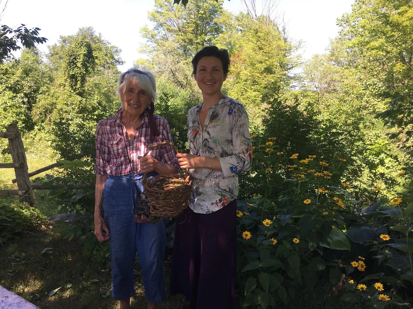 Last week, marked the end of an era. My mentor and friend, Ankaret Dean, taught her final willow basketry workshop, marking the close of a 5-decade career of teaching and contribution!

From teaching at the Halliburton School of Arts to inspiring kid