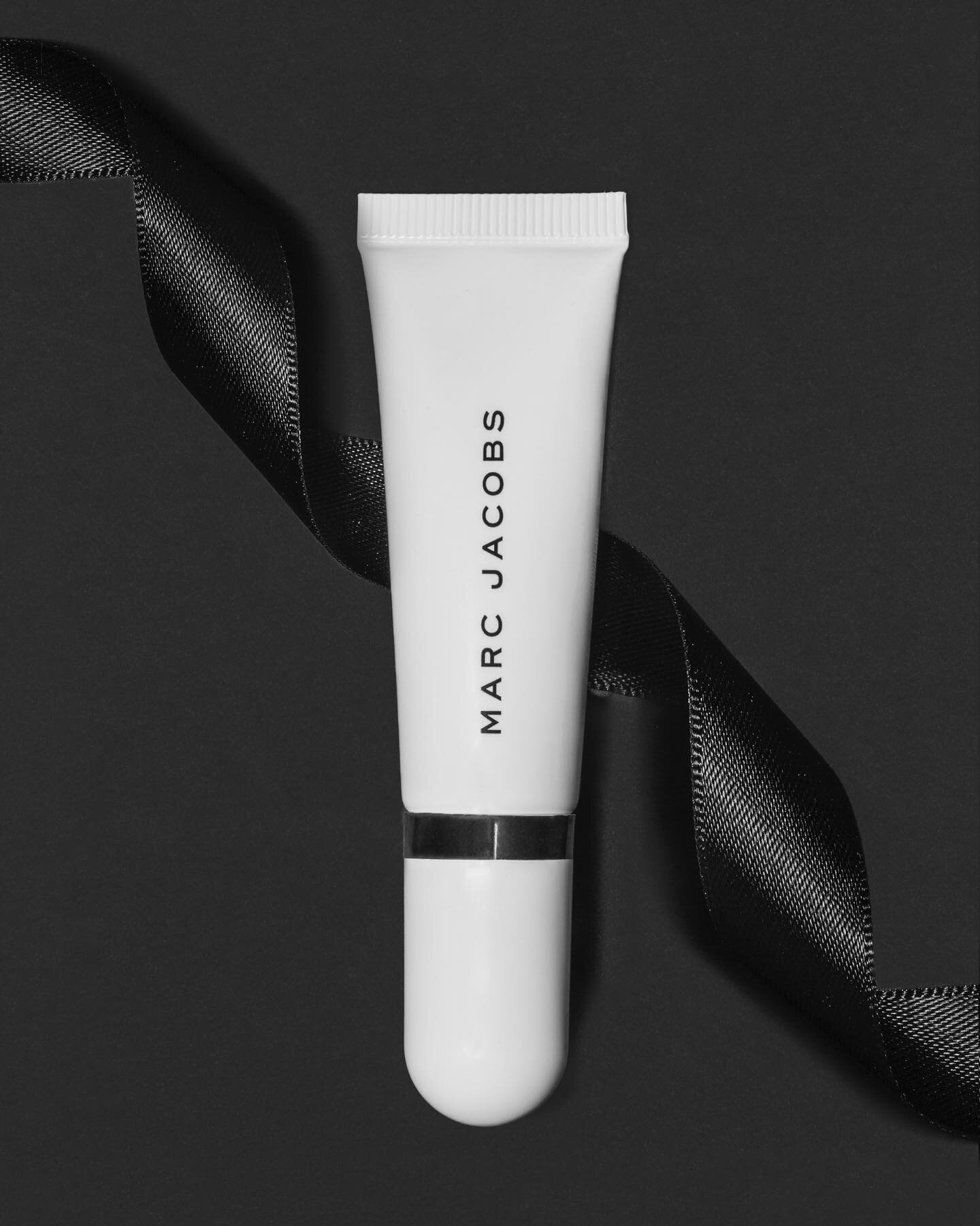 Nice little throwback to a shot I did of @marcjacobsbeauty @marcjacobs last spring! .
.
.
#retouching #cosmetics #marcjacobs #marcjacobsbeauty #blackandwhite #ribbon #satin #chicagophotographer #chicagophotography #productphotography #commercialphoto