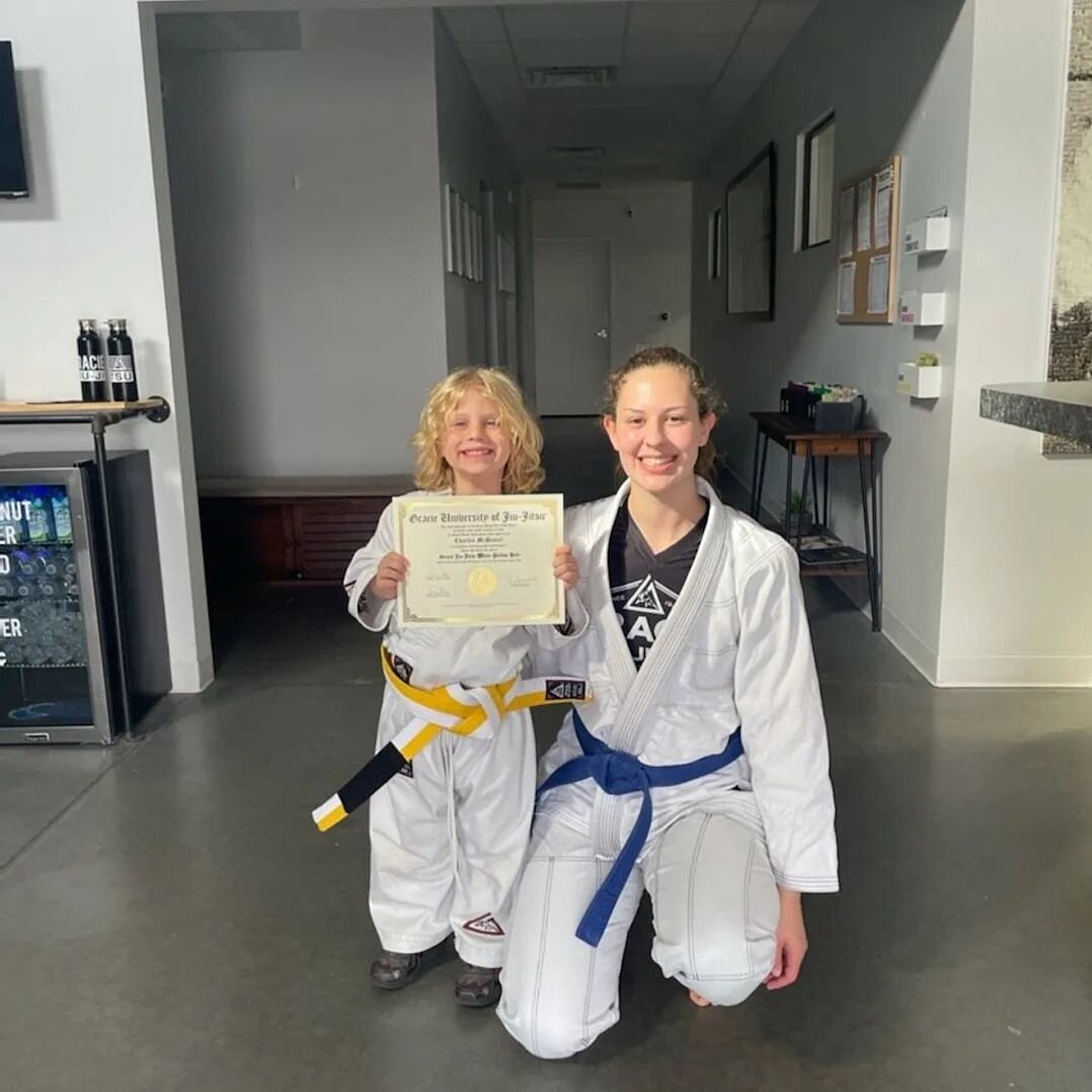 Congratulations Charley on getting promoted to white-yellow belt! 🎉

#graciejiujitsu #gracietulsa #graciebullyproof #beltpromotion #whiteyellowbelt #tulsajiujitsu