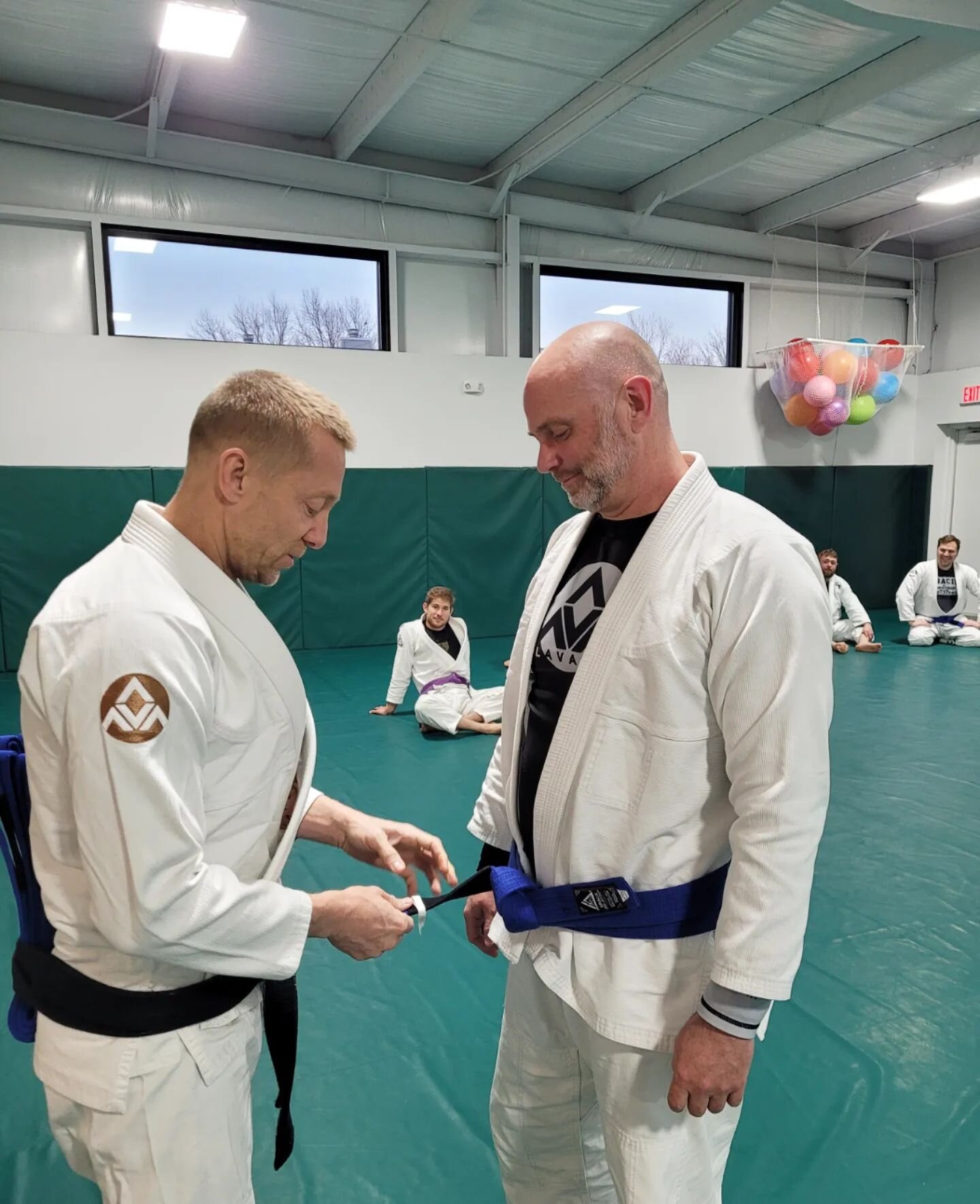 Congratulations to James on getting his first stripe on the blue belt! 👏🏼

#graciejiujitsu #gracietulsa #graciemastercycle #stripepromotion #tulsajiujitsu