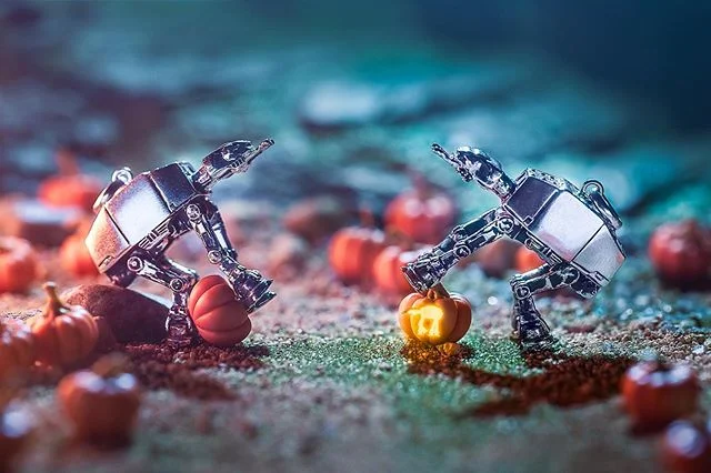 &lt;&lt;Swipe&lt;&lt;.. Loved working on this photo with @rocklovejewelry 🎃
.
See more amazing designs on her page and find a gift for that special nerd in your life!
.
.
@starwars @starwarslife
#toyphotography #rocklovejewelry #productphotography #