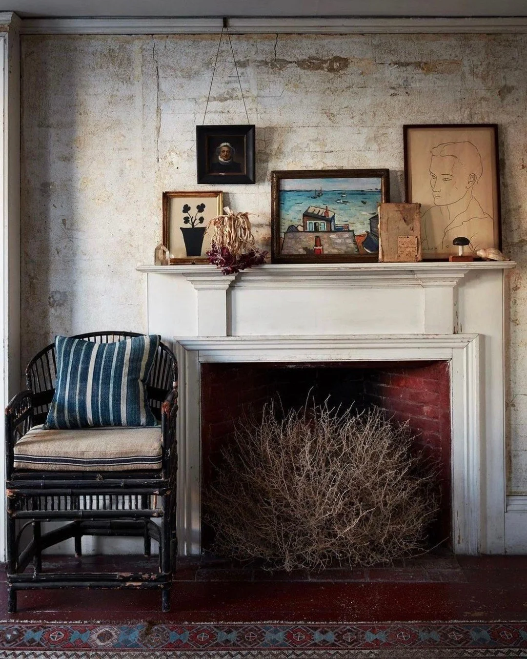 We're inspired by the natural elements and restrained but dramatic use of color in the home of @johnderian. Photography by @stephenkentjohnson