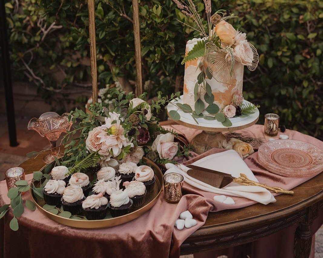 Our+wedding+cake+table+.jpg
