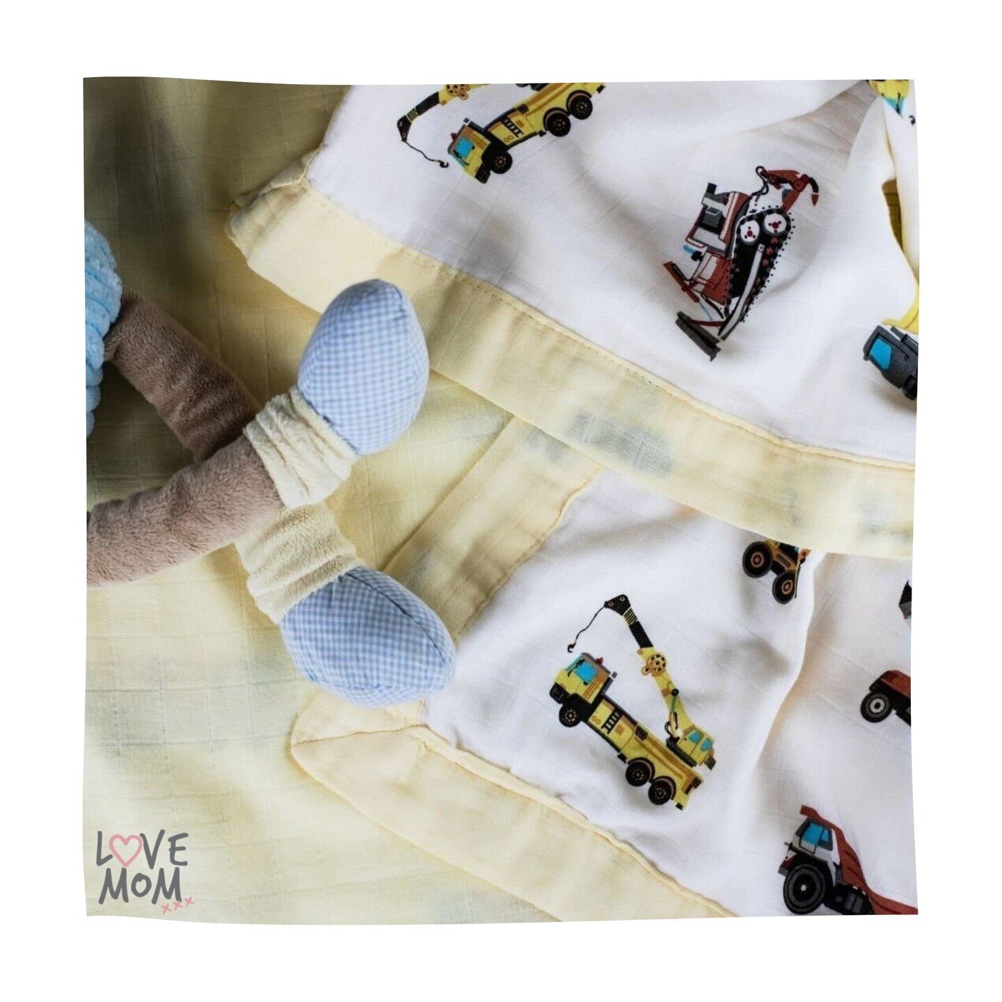 🚚Digger Truck 4 Layer Blanket🚛⁠
⁠
This silky soft blanket features four layers of eco-friendly, luxurious bamboo/cotton blend muslin. The lightweight, breathable nature makes it perfect for cooler summer nights or chilly winter days. ⁠
⁠
- Love Mom
