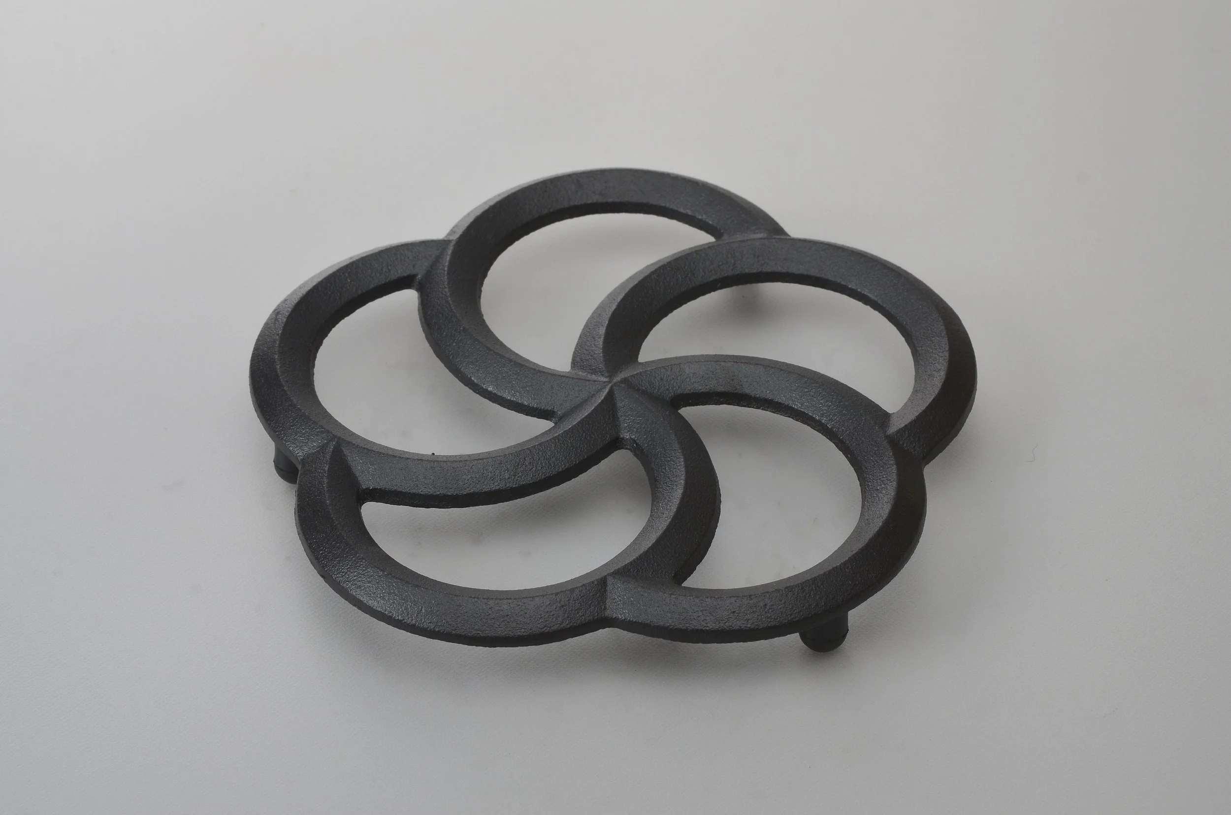 Cast Iron Trivet Mat - Itsuwa (Five Rings)