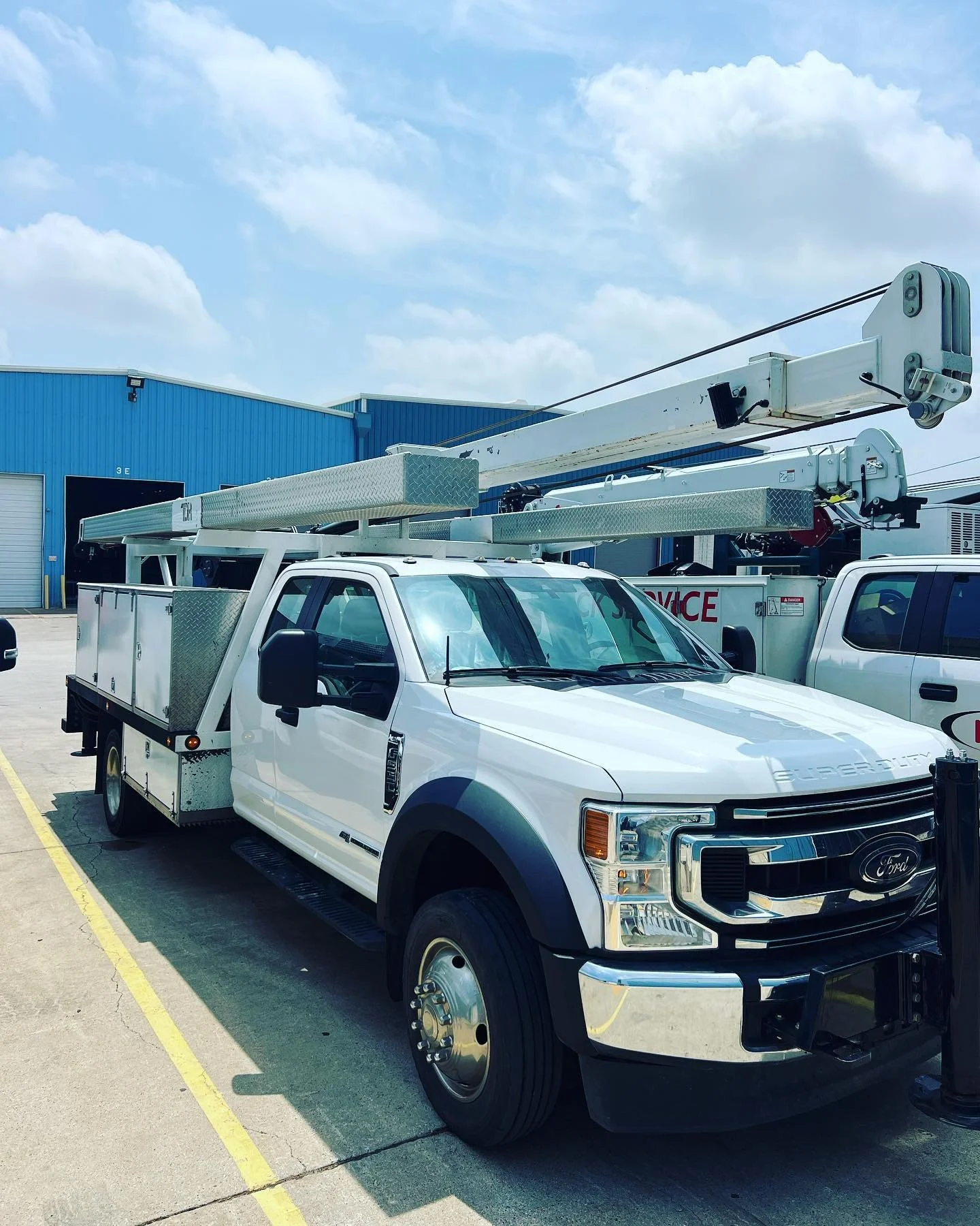 The new addition to our fleet has arrived. We will now be able to run 3 rigs to keep customers in water. @tdhmfg #tdhmfg #fordtrucks #waterwellservices