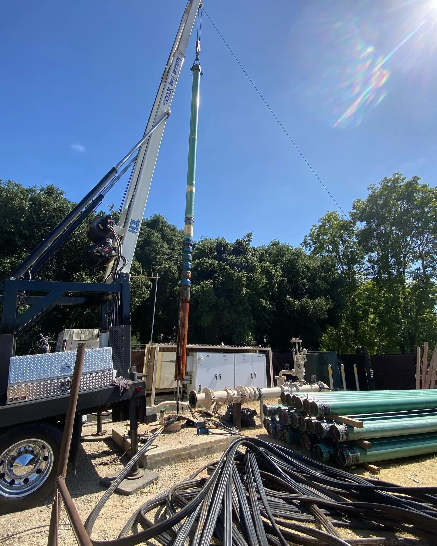 Pulled a 200HP submersible on 520&rsquo; 8&rdquo; pipe today. We are going to do a rehab on the well and install a new pump and motor. @tdhmfg @showmethepumps #ridgidtools #tdhmfg