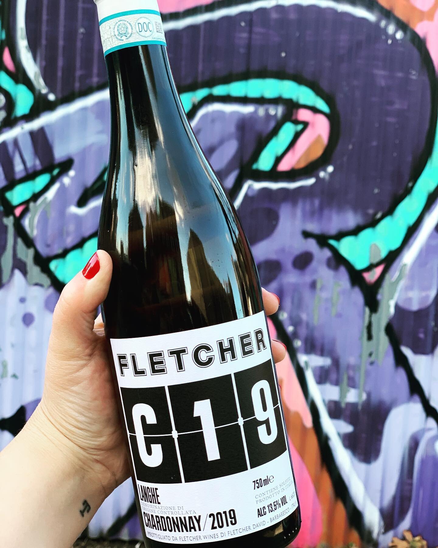 If you know, you know. 😉⁣
⁣
Sometimes the best wines are found where you&rsquo;d least expect them. We&rsquo;ve been low key obsessed with this Langhe Chardonnay from @fletcherwines for years... you expect to find killer Nebbiolo wines in Piemonte. 