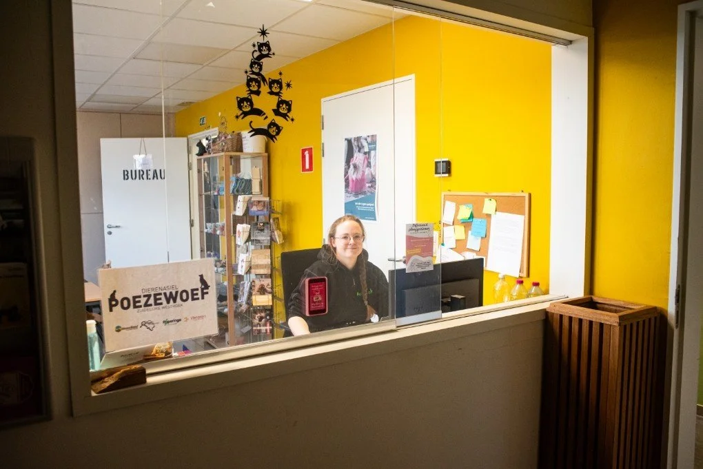 MEDEWERKER DIERENASIEL POEZEWOEF