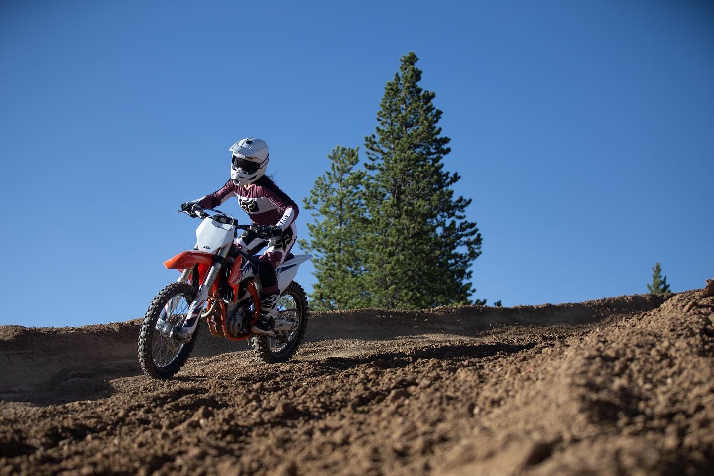 Hey, it&rsquo;s #toosday.

We will be @leadvillemotopark 4-dark tonight for the last scheduled ride night of the summer at LVMX ( 😕) 

See you there!!

#girlsridetoo #grt #communuty #empoweredondirt #moto #lvmx #shredville #letsride #womenwhoride 
?