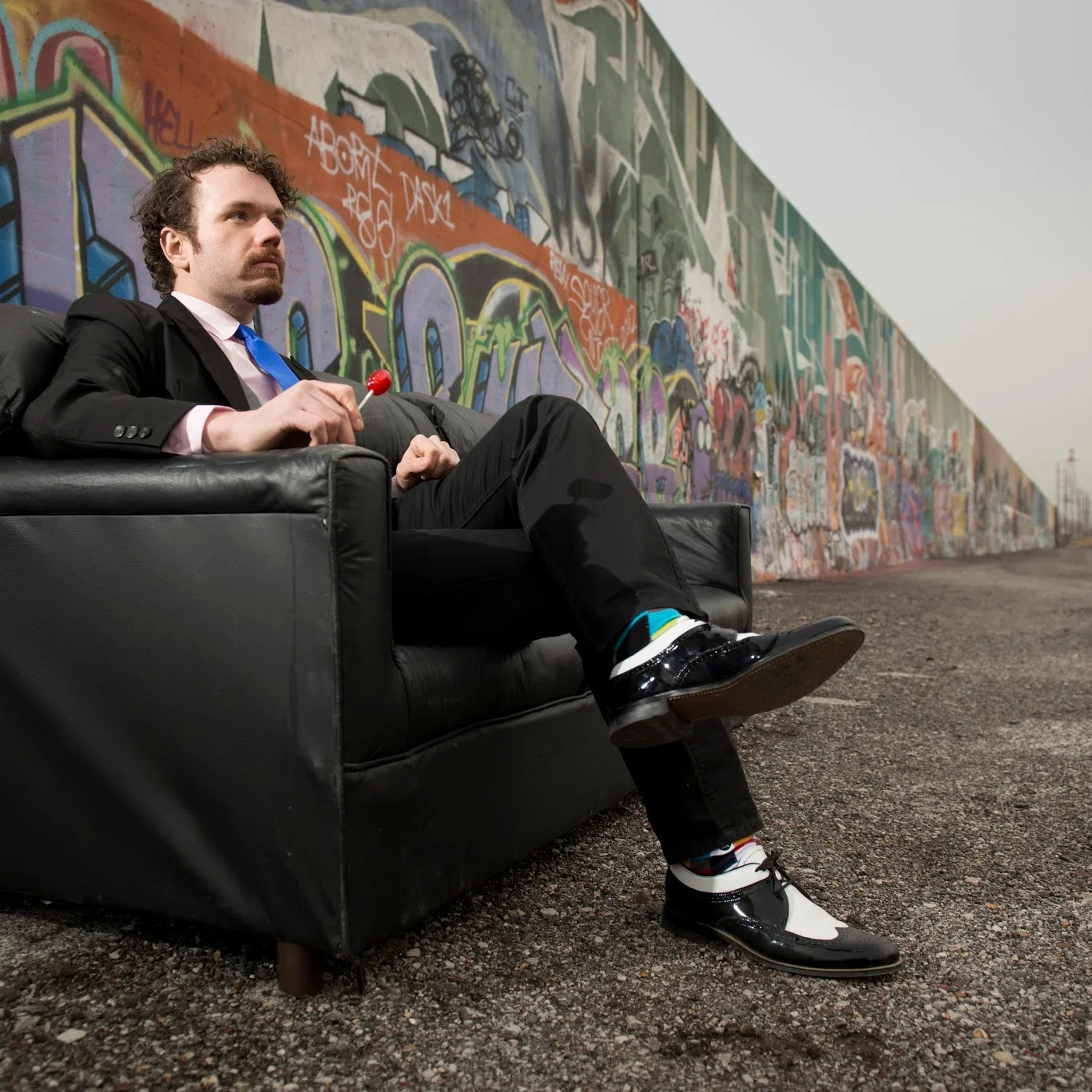 BENJAMIN ‘MR. UNCREDIBLE’ DANIEL PHOTOGRAPHY / GAME DESIGN Benjamin Daniel is an artist from St. Louis, MO. Having spent a decade in telecommunications to fund his various projects he now finds himself in the unique position of being a full time Dancakes artist, traveling the world, his canvas a griddle, paint made from batter. All the while juggling a myriad of half-finished projects in disciplines as far-ranging as music, photography, web design and invention. mruncredible.com IG: @mruncredible Twitter: @misteruncredibl facebook