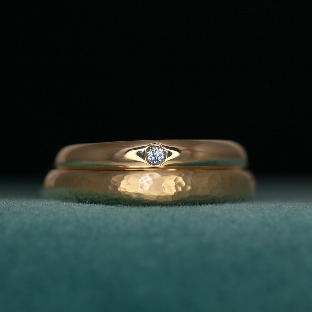 I loved creating this special pair of wedding rings for Lilit &amp; Alexander while they were on their travels in the UK! 🥰⁠
⁠
Lilit opted for a polished finish on her wedding band with a beautiful blue aquamarine set flush into the band, and Alexan