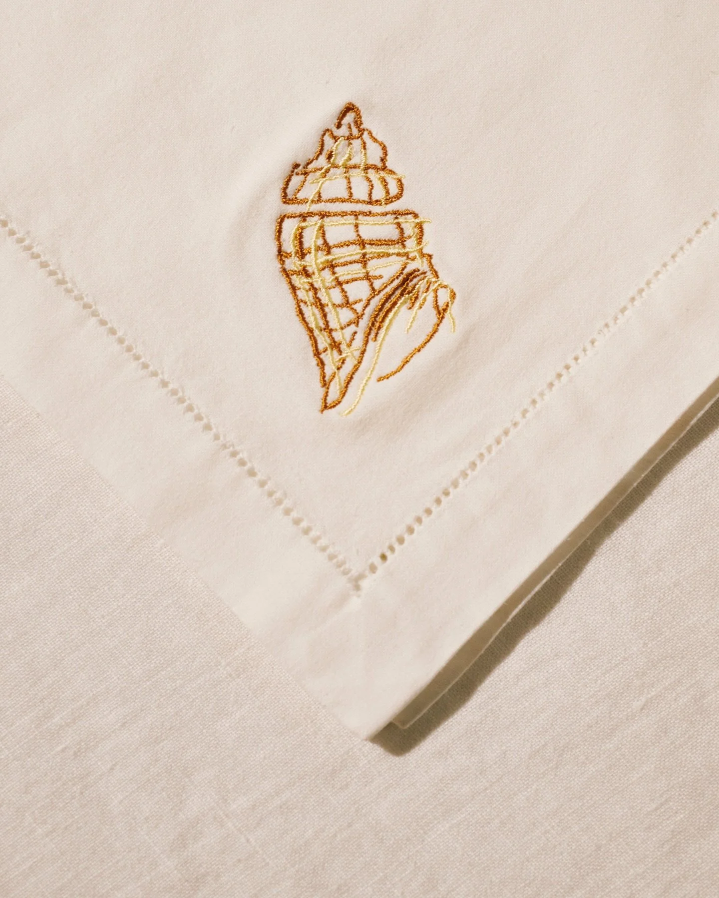 Embroidered napkins &gt; anything else 🤣🫶🏻. Gift the joy of a beautiful table with these💙 

$64 - set of 4 cocktail
$80 - set of 8 dining

shop via clementelifestyle.com or DM 🌊

visit our store in Panam&aacute;
L-V 10 am - 2 pm
S&aacute;bados 1