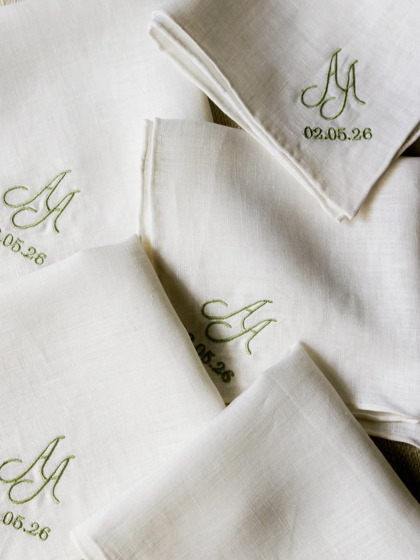 Sometimes words are not enough &mdash; say it with a handkerchief 🤍 

Custom embroidered linen handkerchiefs &mdash; a bride&rsquo;s favorite for her MOB, FOB or groom🪡

We ship worldwide ✈️ dm to commission 💌

#linenhandkerchief #groomgift #fathe