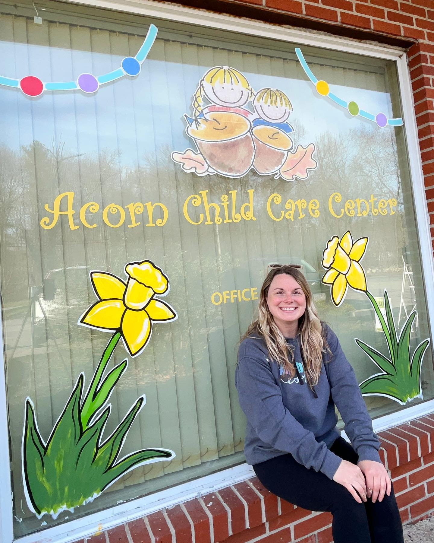 Bringing the daffodil vibes over to Acorn Child Care Center in Westford! Thanks for handing this one off @mandeemade 🌼 
.
.
.
#painting #windowpainting #windowart #windowartist #daffodils #springart #art #bostonartist #fyp #foryou #foryoupage #explo