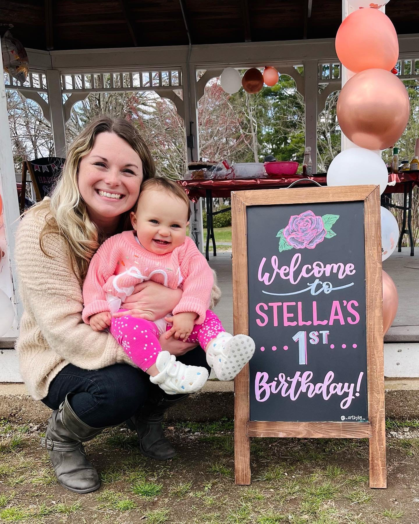 Stella Rose is 1! 🌹🎂 
.
.
.
#auntie #happybirthday #birthdaydecor #chalkboardsign #chalkboardart #handlettering #art #bostonartist #fyp #foryou #explorepage #exploreart #artistsoninstagram