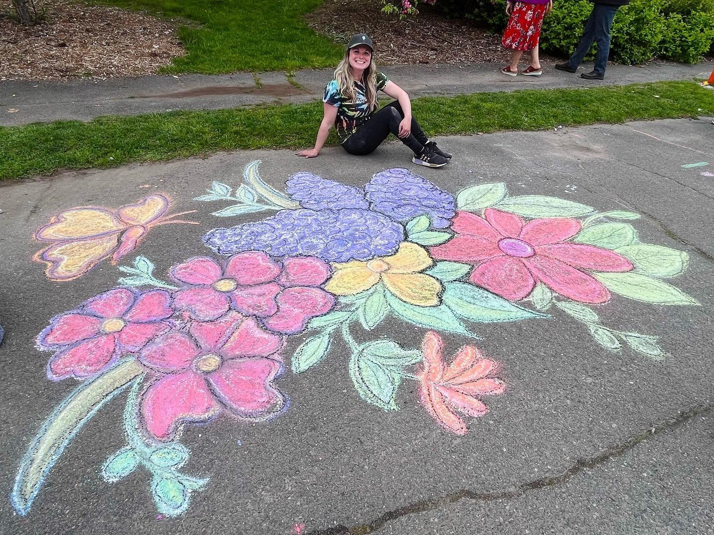 💐 I was honored to be one of the featured chalk artists at the Lilac Sunday Mother&rsquo;s Day event at the @arnold_arboretum 💜 Thousands of people watched as @mandeemade @all_planets and I did our thing ✨ 
.
.
.
#chalkart #chalkartist #art #boston