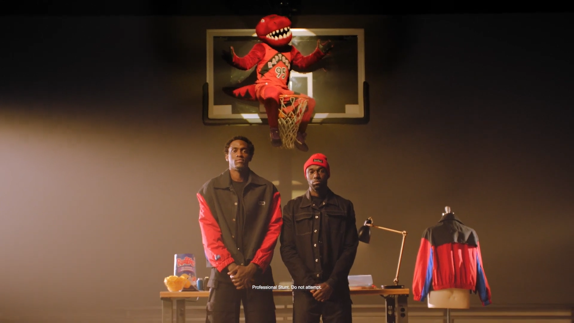 cut_different_tv (1080p).mp4.00_00_11_13.Still006.png