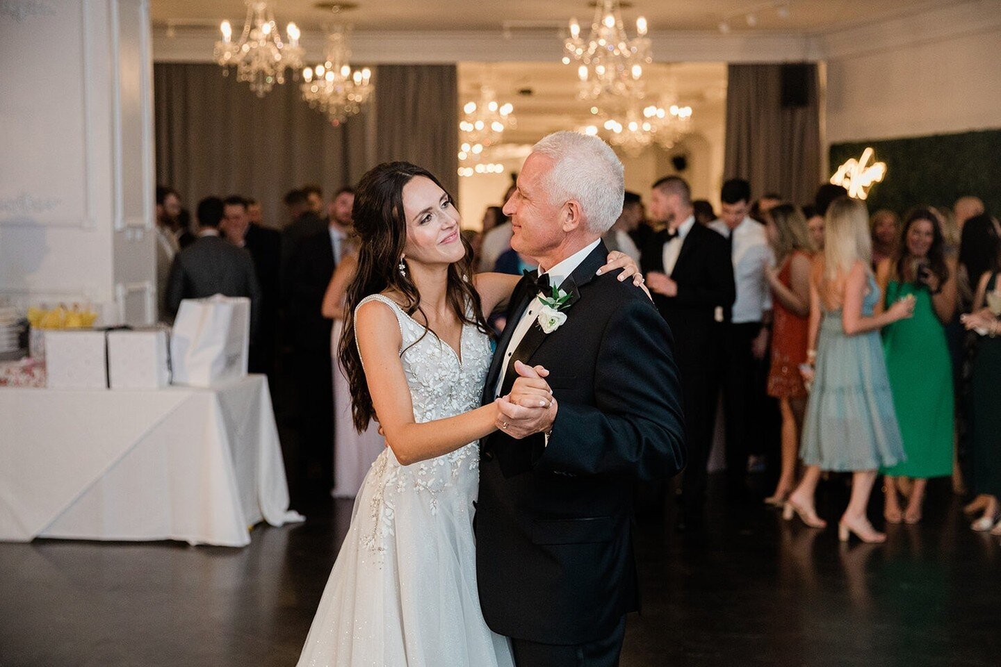 ✨Dance the night away in this opulent 10,000 sq. ft space✨⁠
⁠
Discover the possibilities of your event at our venue when you schedule a tour with one of our Expert Event Managers today.✨⁠
⁠
Photography | @leturaiphoto