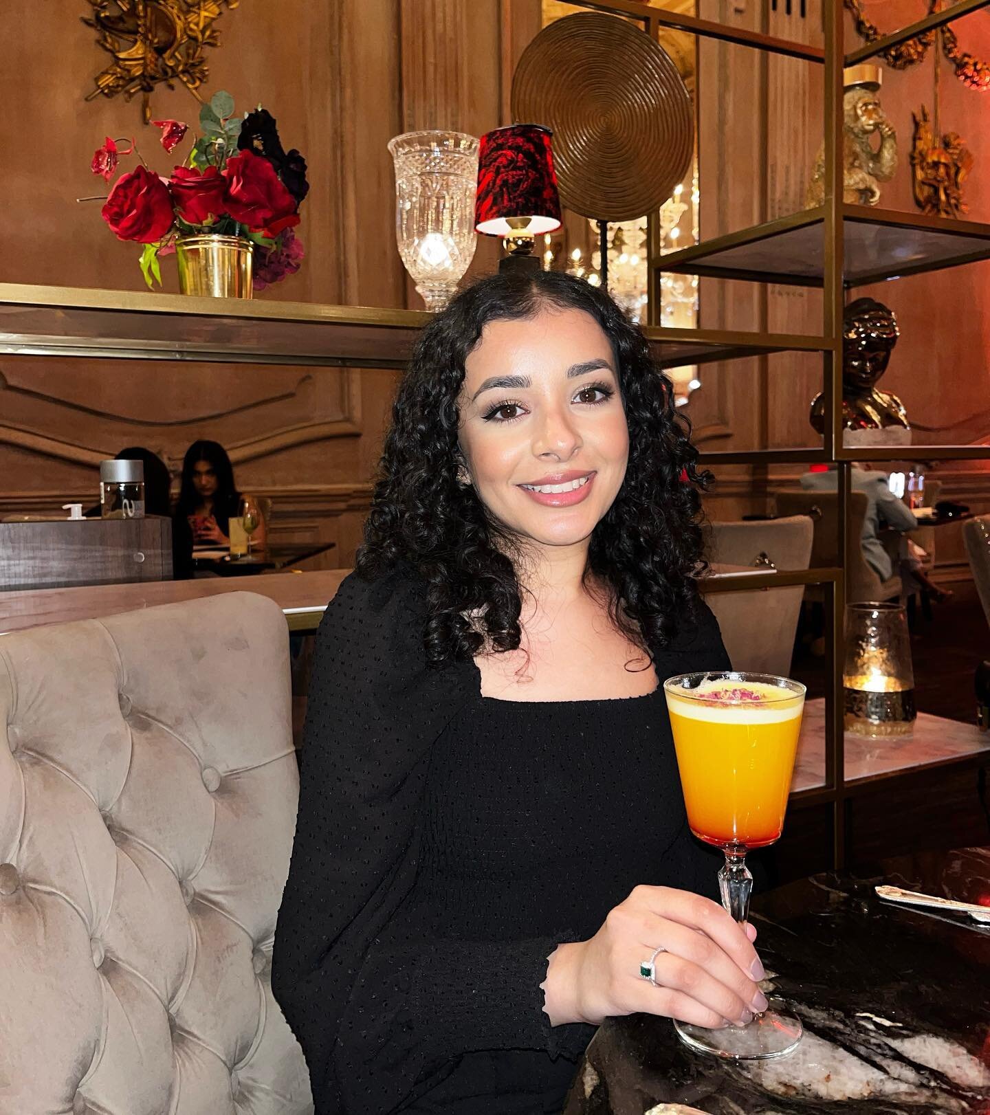 Mocktails at @madhusofficial 🍹a must visit if you&rsquo;re looking for Indian fine dining in london 💯 #madhusofmayfair #londonfoodspots #kavitasbeautybook
.
.
.
Makeup base details:
Becca First Light Priming Filter
@ex1cosmetics Invisiwear foundati