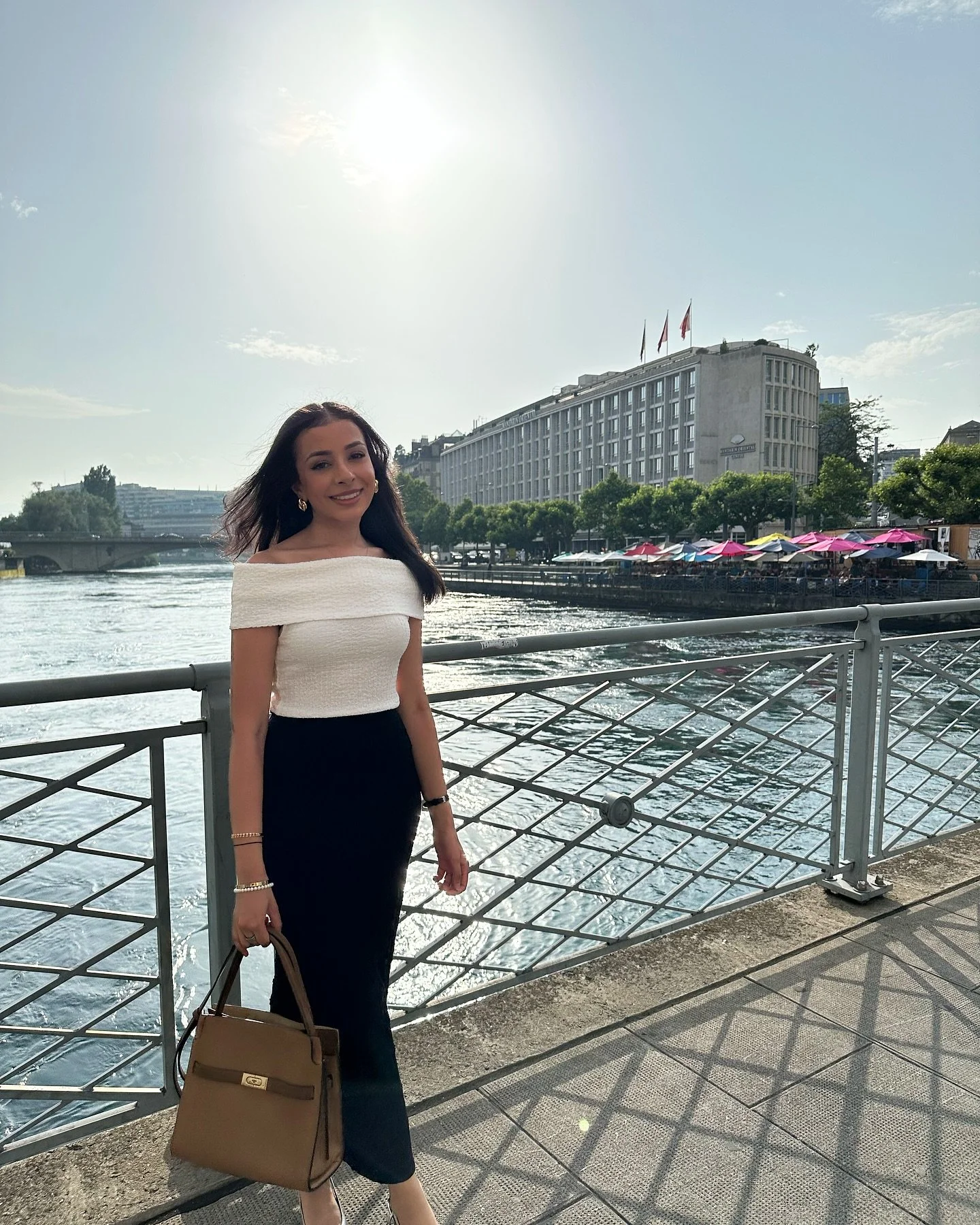 (I know it&rsquo;s a late post) but some moments of our final night in Geneva - bday dinner followed by a quick (creased) outfit change to take in the lake views at night 🏙️ #geneva #travelgeneva #switzerland #travelswiss