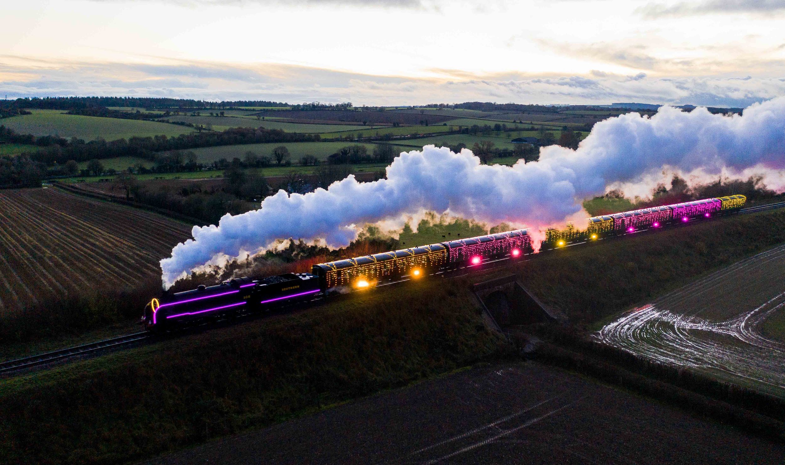 SN_WATERCRESS_TRAIN_ILLUMINATIONS_01 12.48.25.jpg