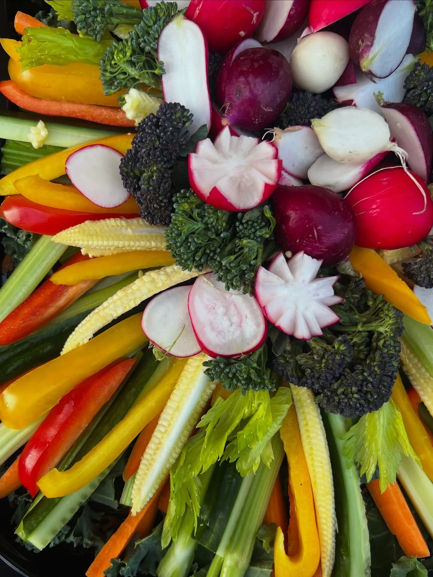 Add some COLOUR to your buffets! Our big bright veggie and humous platters are available to add on to any order 🥕🫛🥒

Think of us for:
📆 Internal business meetings 
💼 Client visits 
✍🏼 Training days 
✨ Staff wellness days 
🎂 Birthday party 
⛪️ 