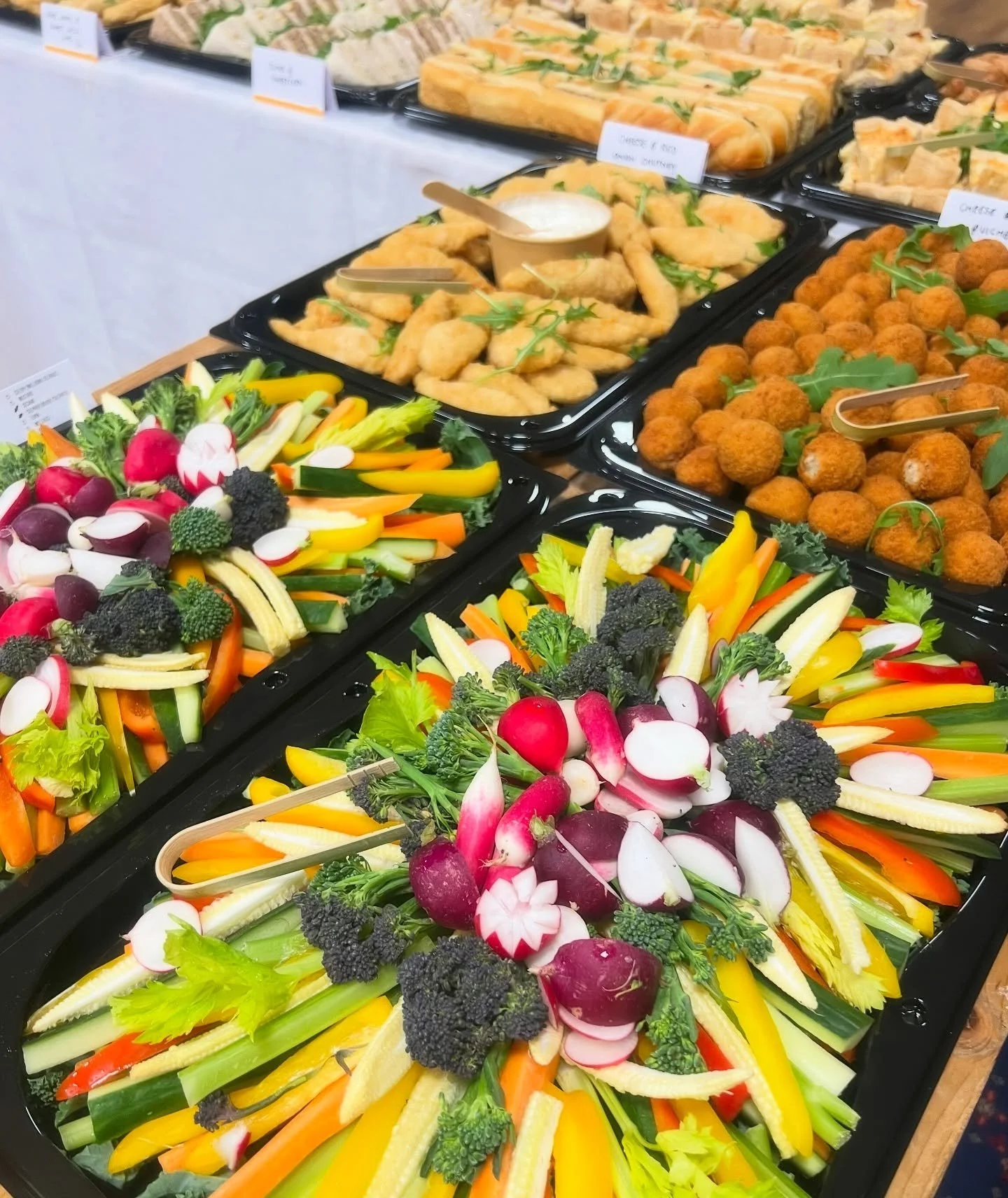 Big buffets for a big crowd. What do you think of our new style of crudite platters? We think they are lovely little grazing style cross over! 

Remember to think Hunger Squad for: 

📆 Internal business meetings 
💼 Client visits 
✍🏼 Training days 