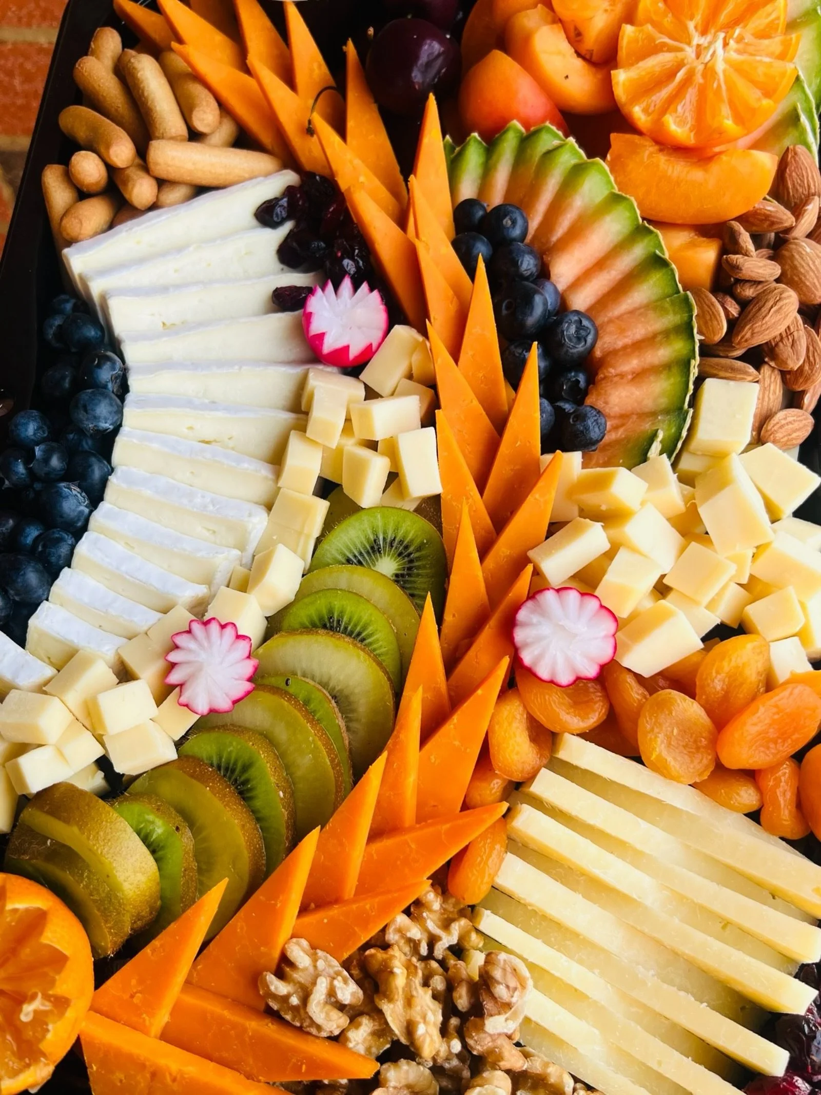 Keeping it colourful with our veggie grazing platters 🧀💃🏼

💋Girls night 
📆 Internal business meetings 
💼 Client visits 
✍🏼 Training days 
✨ Staff wellness days 
🎂 Birthday party 
⛪️ Baptisms 
❣️Wakes 
⚽️ Summer camps 
👰🏼&zwj;♀️Wedding morni
