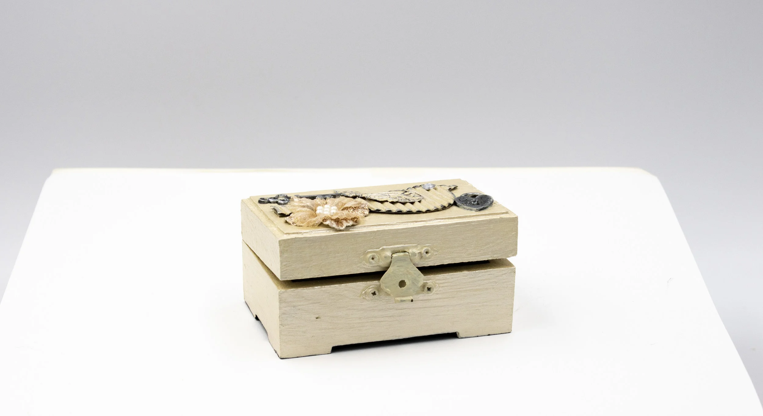 Birdie Box closed.jpg