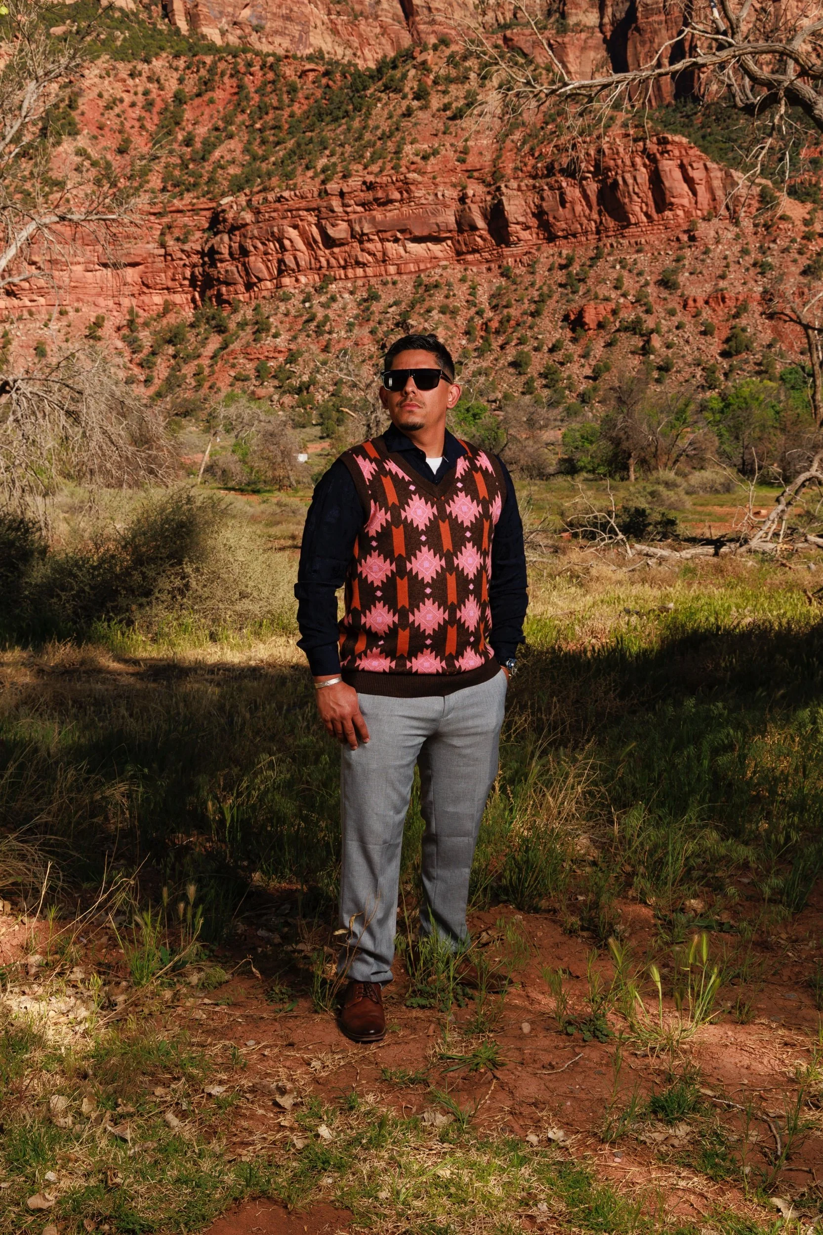 "New MOD II" UNISEX KNITTED V- NECK VEST