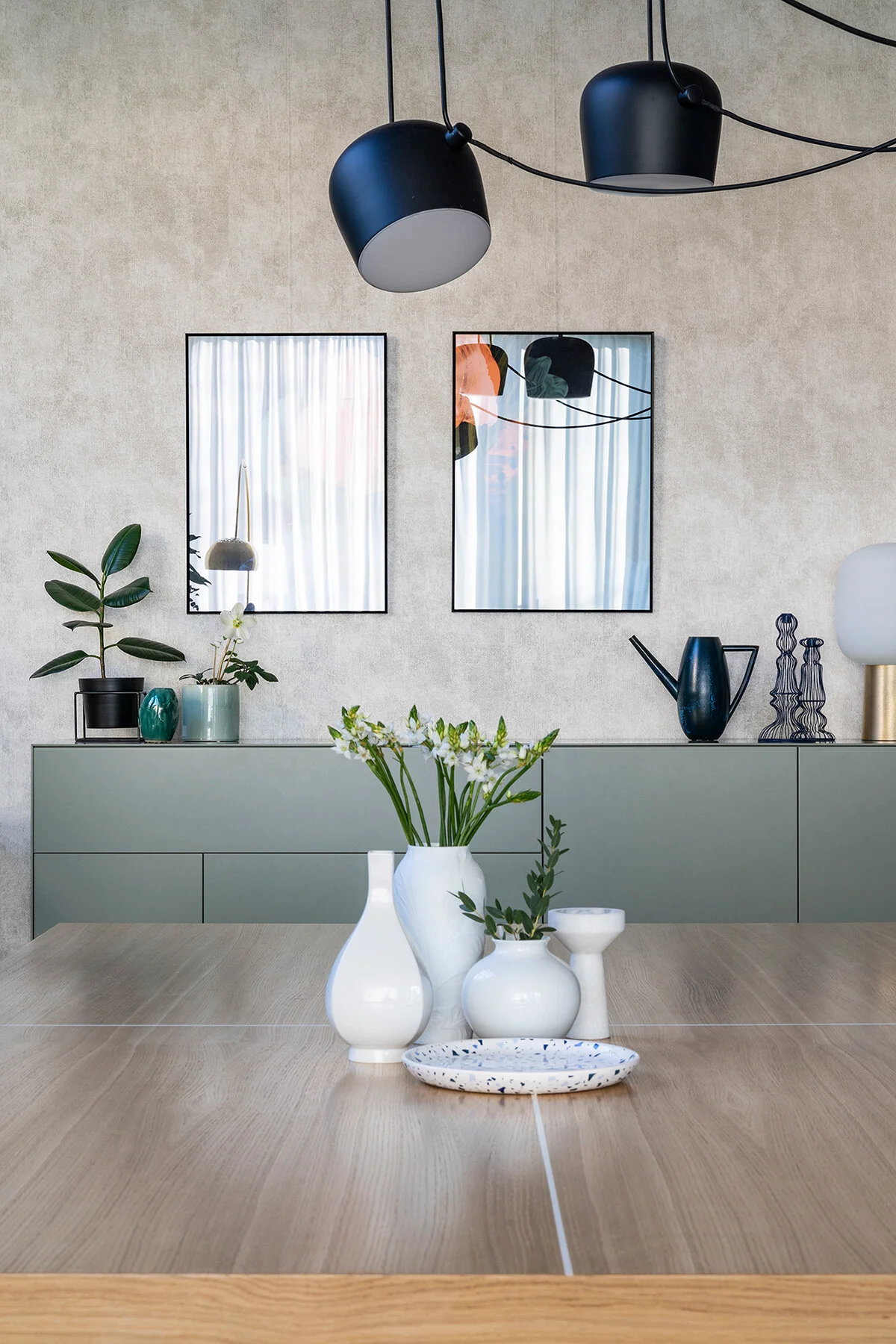 dining-table-with-vases.jpg