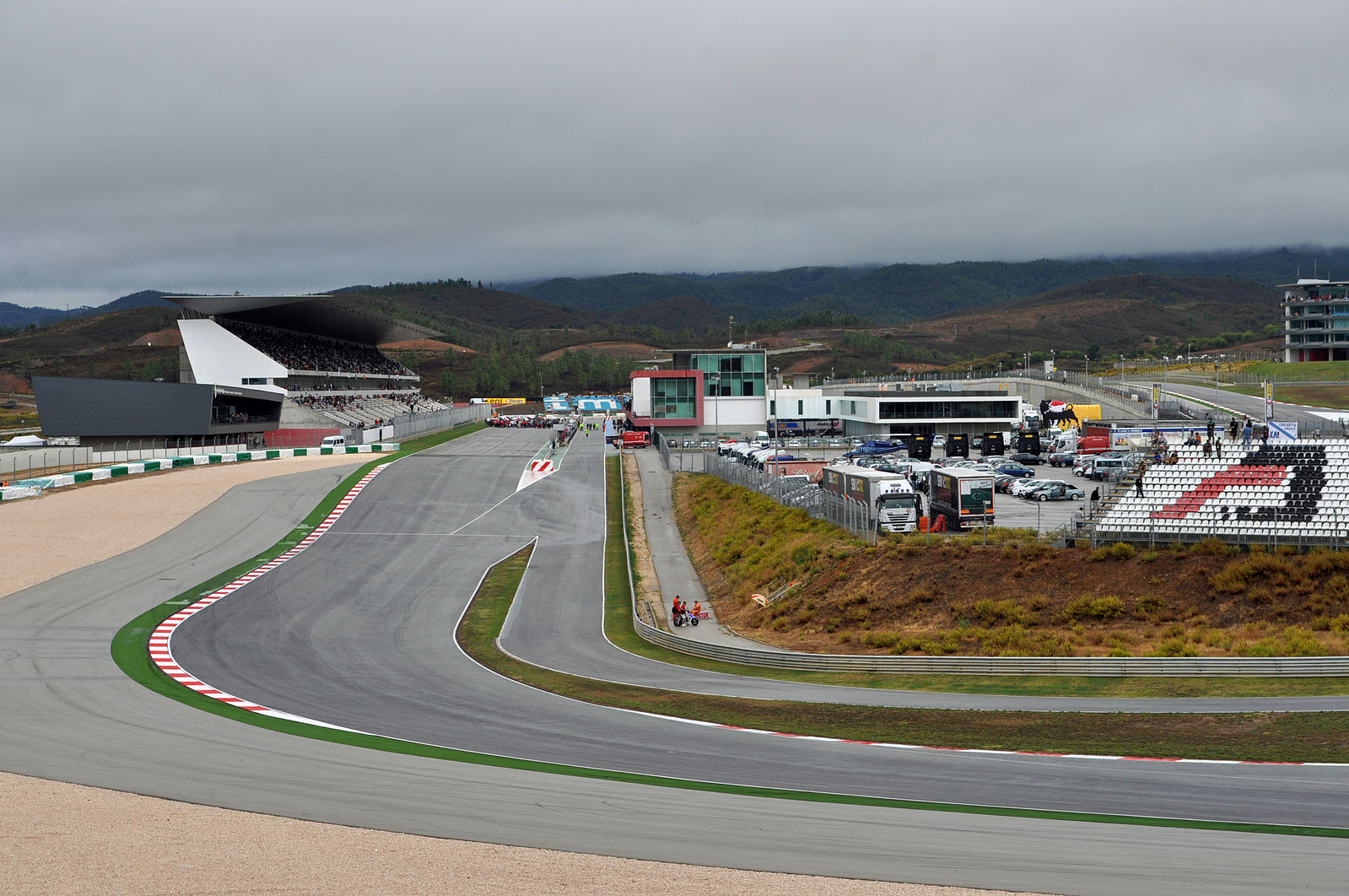 Autódromo_Internacional_do_Algarve_(2012-09-23),_by_Klugschnacker_in_Wikipedia_(10).jpg