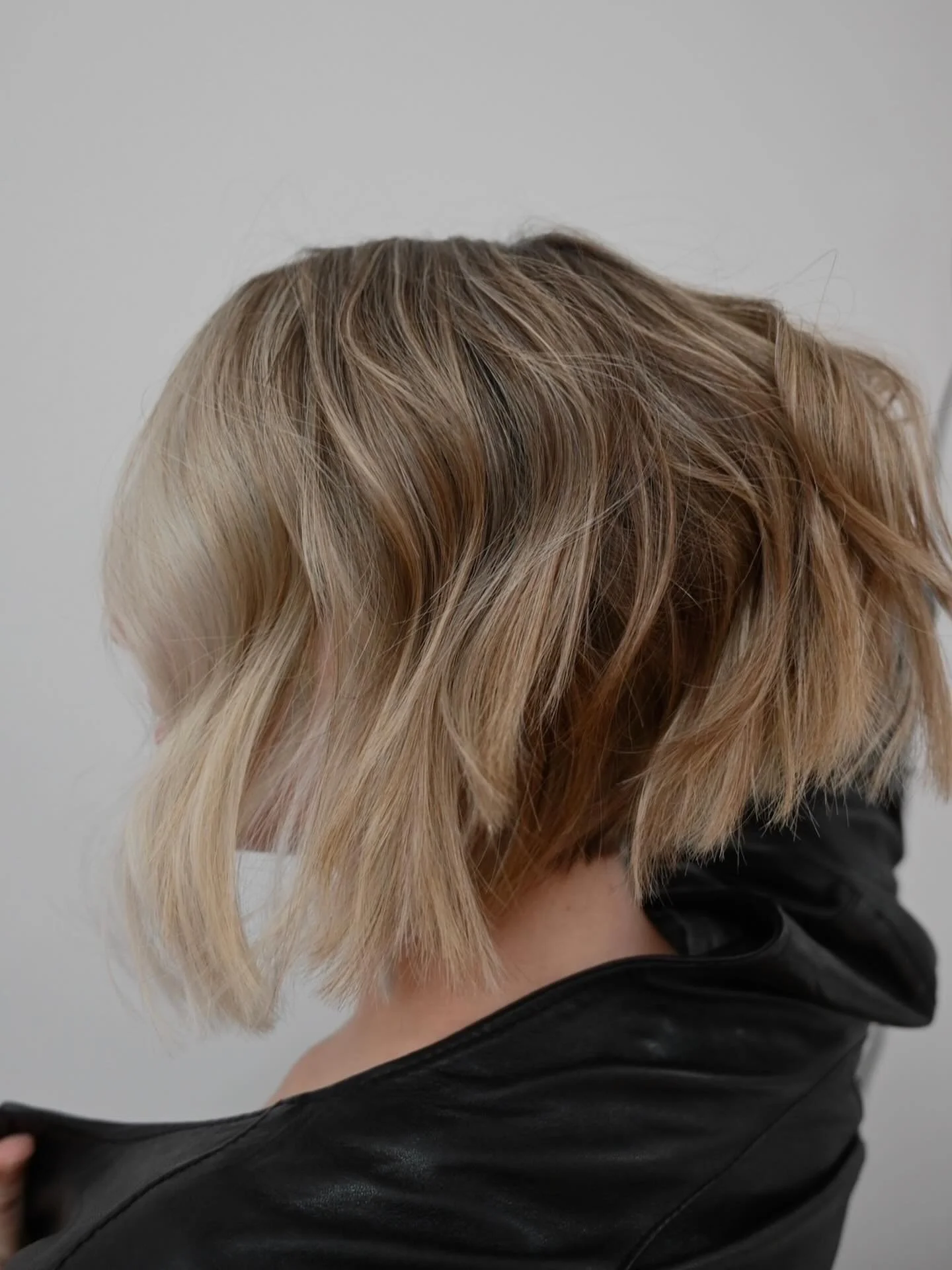 When in Florida&hellip; post a blonde with a little edge. 
Give me, blondes, shags, heavy texture&hellip; the more undone, the better.

&bull;
&bull;
&bull;

#beachblondesera #edgyblondeera #dimensionalblondeera #creativeinspoera