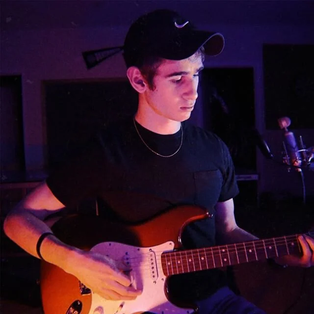 Using quarantine down-time to finally learn how to play guitar! If you got any guitar tips for beginners comment them down below! 🎸