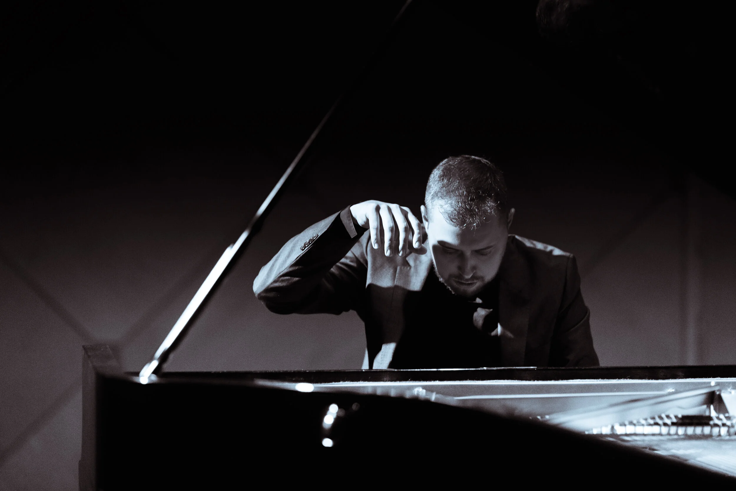 5E5A9894-BW smart sharp.jpg