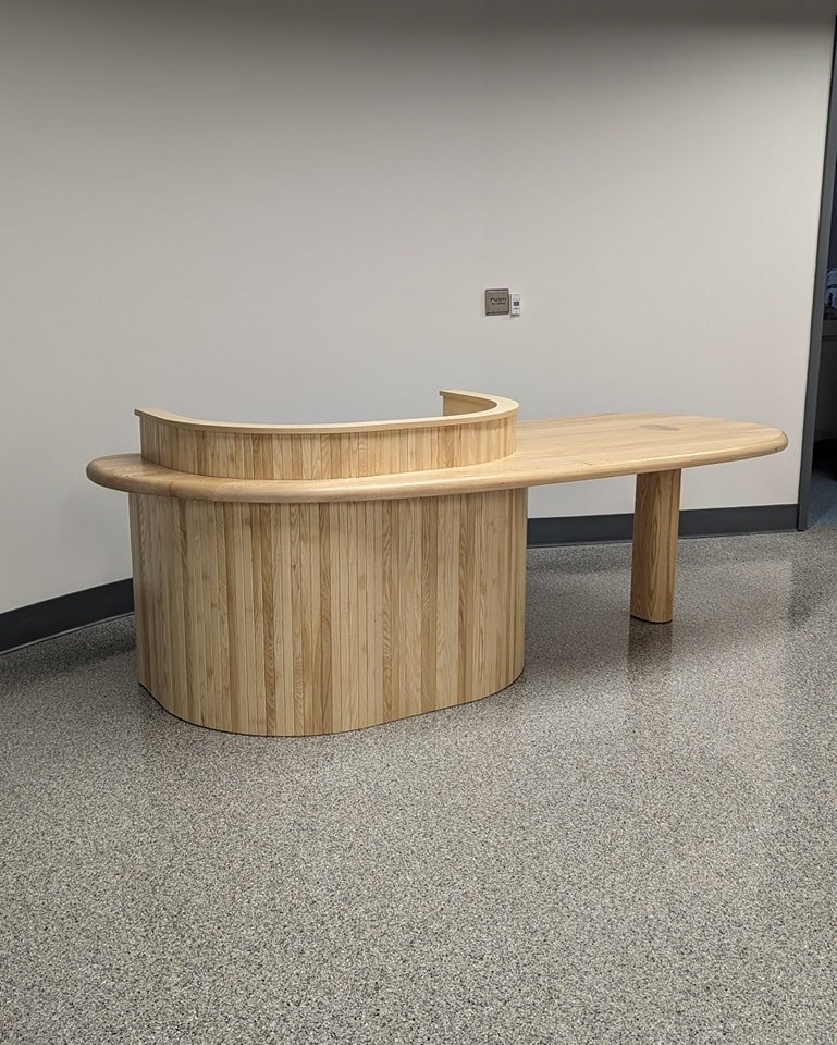 Custom Reception Desk! Here is 1 of 2 that were custom designed for the We Wild Ones Day Care Center! Thoughts on this design? 🤔

I'm loving it. Great to push out of my comfort zone with new projects 😁

#customwoodworking #moderndesign #yycliving #