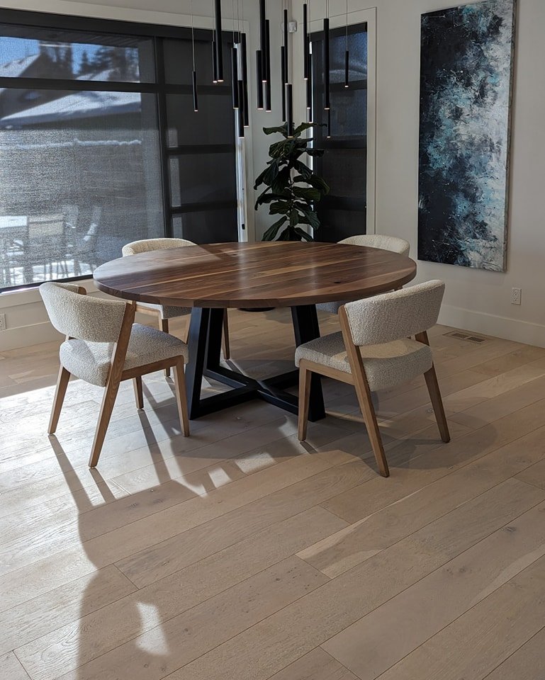 Throwing it back to this MASSIVE 6ft Walnut round table! Featured with our modern metal base design in a matte black paint. 

Certainly enough room for our clients to house family and friends! 😀 

#calgarywoodworkers #customfurnituredesign #yyclivin